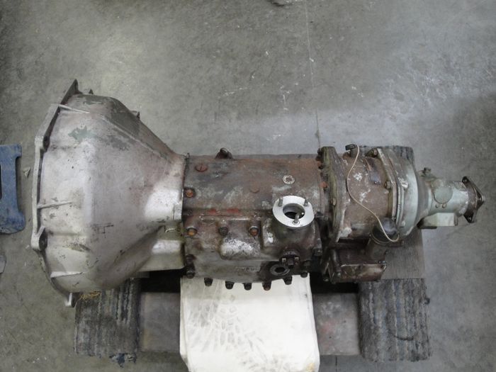 Системата овърдрайв е монтирана в задната част /в дясно/ на тази трансмисия Triumph TR3.